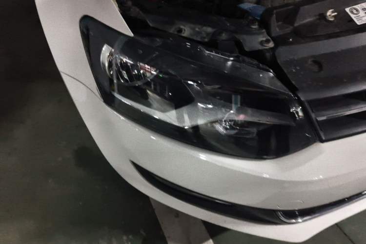 Used Volkswagen Polo 2013 1.6L Automatic Comfort Edition Right Front Headlight