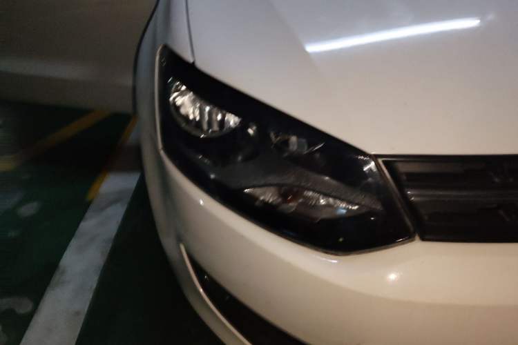 Used Volkswagen Polo 2013 1.6L Automatic Luxury Edition Right Front Headlight