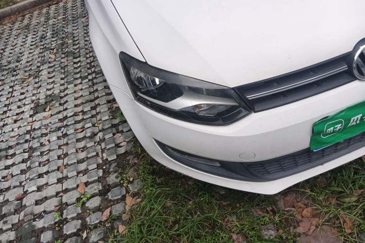 Used Volkswagen Polo 2013 1.6L Automatic Comfort Edition Right Front Headlight
