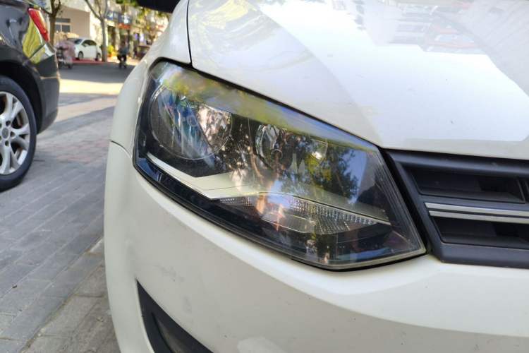 Used Volkswagen Polo 2013 1.4L Automatic Comfort Edition Right Front Headlight