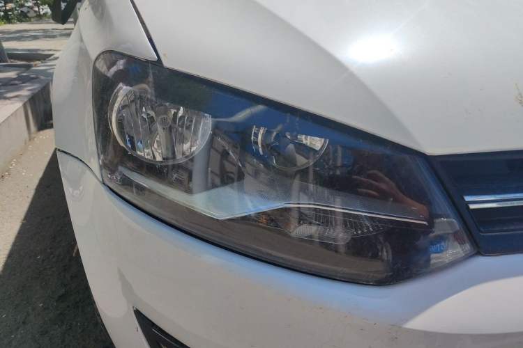Used Volkswagen Polo 2013 1.6L Automatic Comfort Edition Right Front Headlight