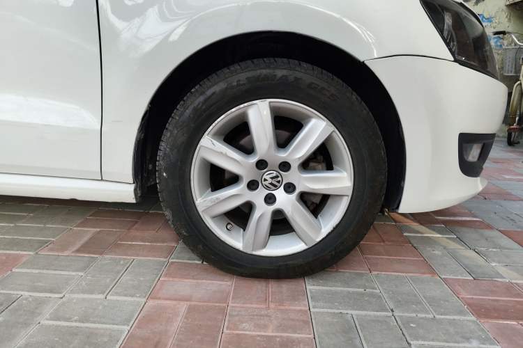 Used Volkswagen Polo 2013 1.4L Manual Comfort Edition Right Front Wheel Hub