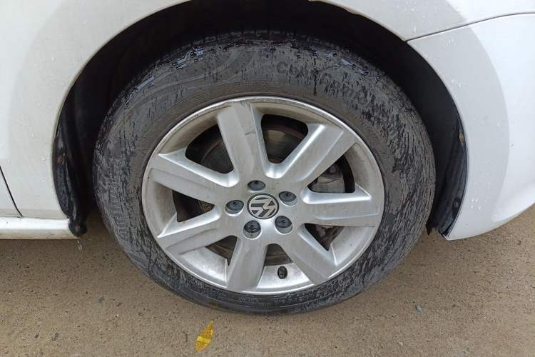 Used Volkswagen Polo 2013 1.4L Manual Comfort Edition Right Front Wheel Hub