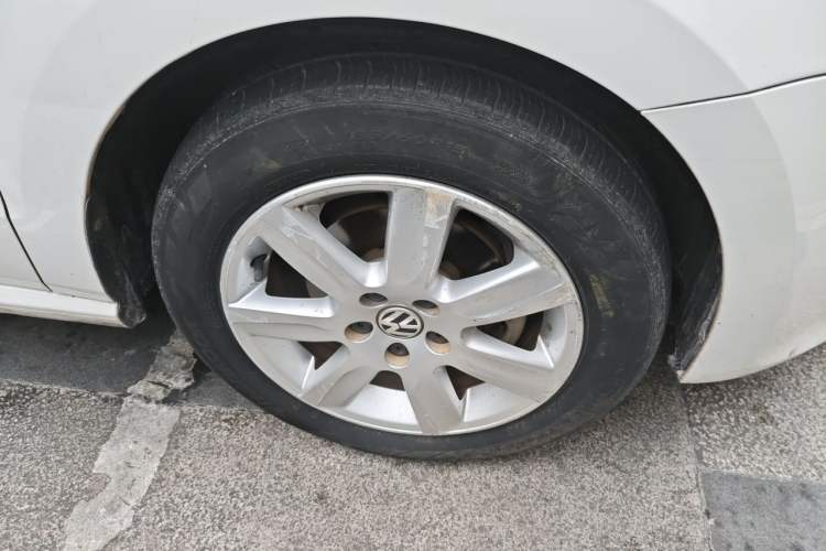 Used Volkswagen Polo 2013 1.6L Automatic Comfort Edition Right Front Wheel Hub
