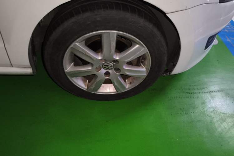 Used Volkswagen Polo 2013 1.6L Automatic Comfort Edition Right Front Wheel Hub