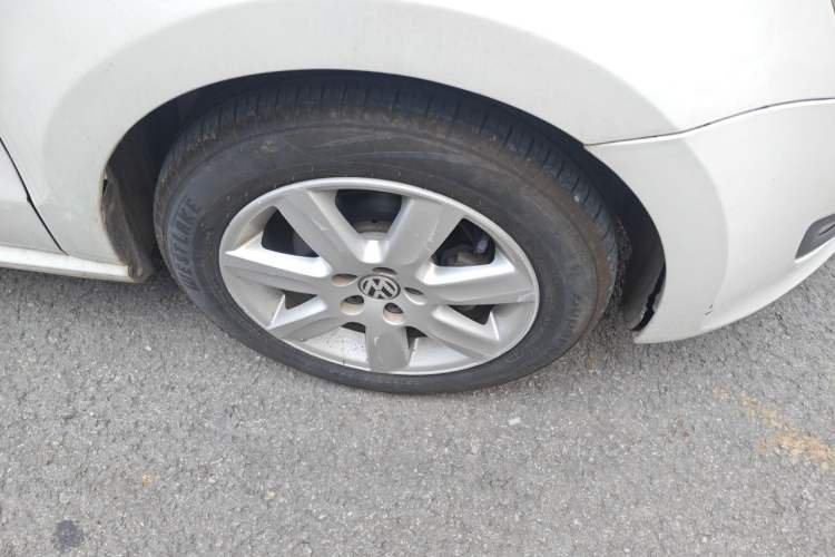 Used Volkswagen Polo 2013 1.4L Manual Comfort Edition Right Front Wheel Hub