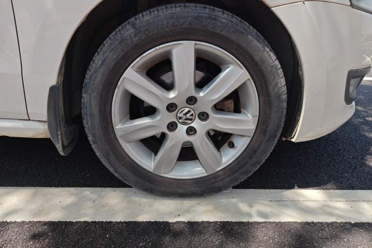 Used Volkswagen Polo 2013 1.6L Manual Comfort Edition Right Front Wheel Hub