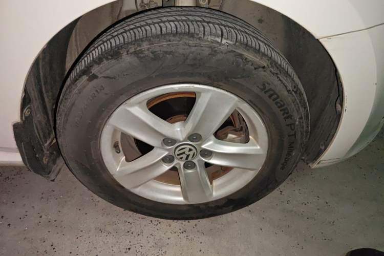 Used Volkswagen Polo 2013 1.4L Manual Fashion Edition Right Front Wheel Hub