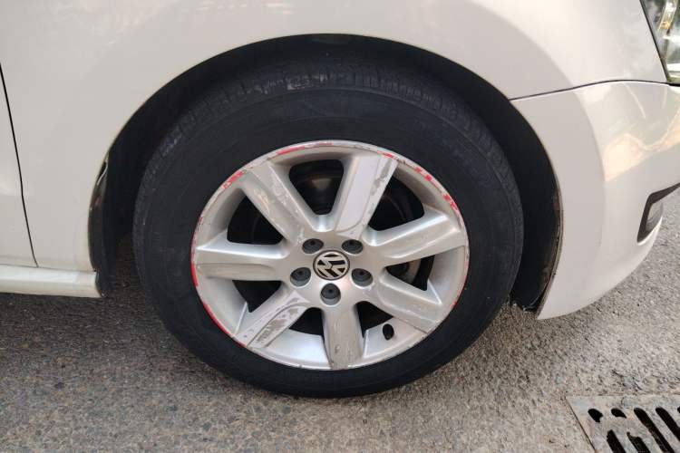 Used Volkswagen Polo 2013 1.6L Automatic Comfort Edition Right Front Wheel Hub