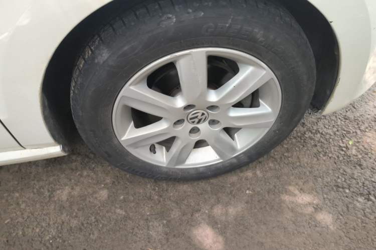 Used Volkswagen Polo 2013 1.6L Automatic Comfort Edition Right Front Wheel Hub
