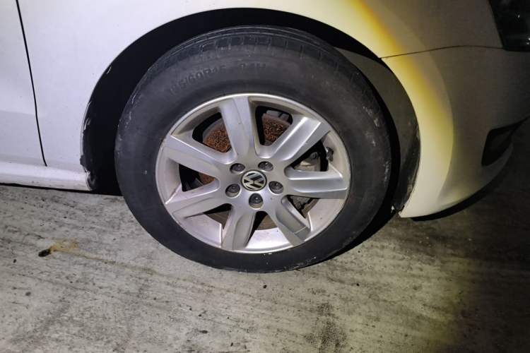 Used Volkswagen Polo 2013 1.4L Automatic Comfort Edition Right Front Wheel Hub