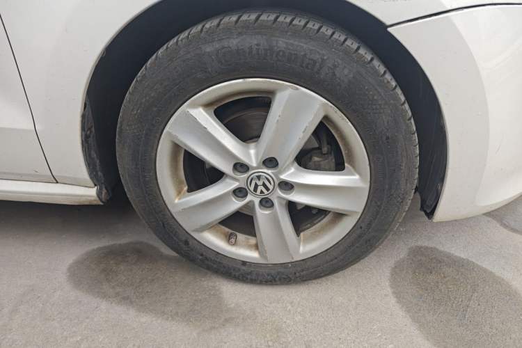 Used Volkswagen Polo 2013 1.6L Automatic Comfort Edition Right Front Wheel Hub