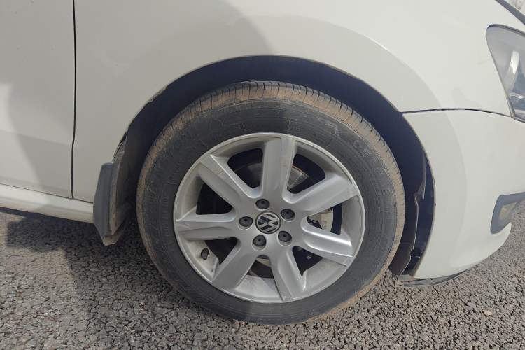 Used Volkswagen Polo 2013 1.6L Automatic Comfort Edition Right Front Wheel Hub