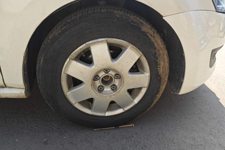 Used Volkswagen Polo 2013 1.4L Manual Fashion Edition Right Front Wheel Hub