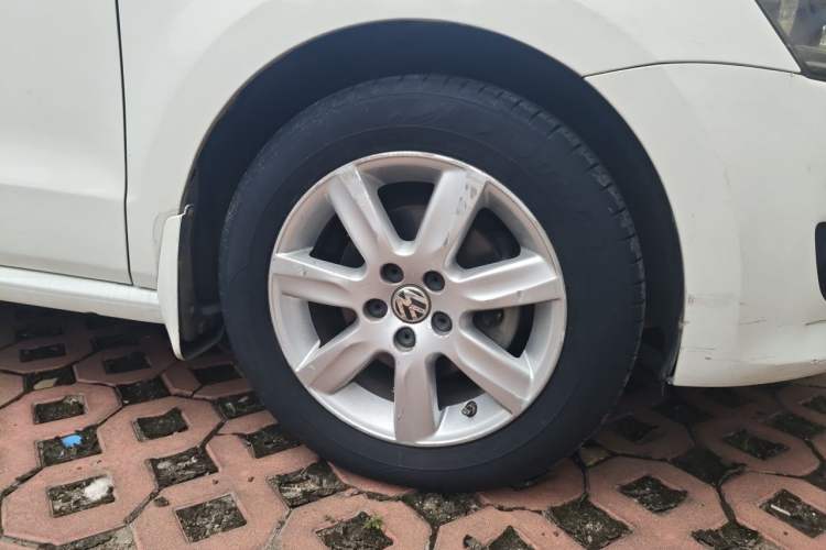 Used Volkswagen Polo 2013 1.6L Automatic Comfort Edition Right Front Wheel Hub