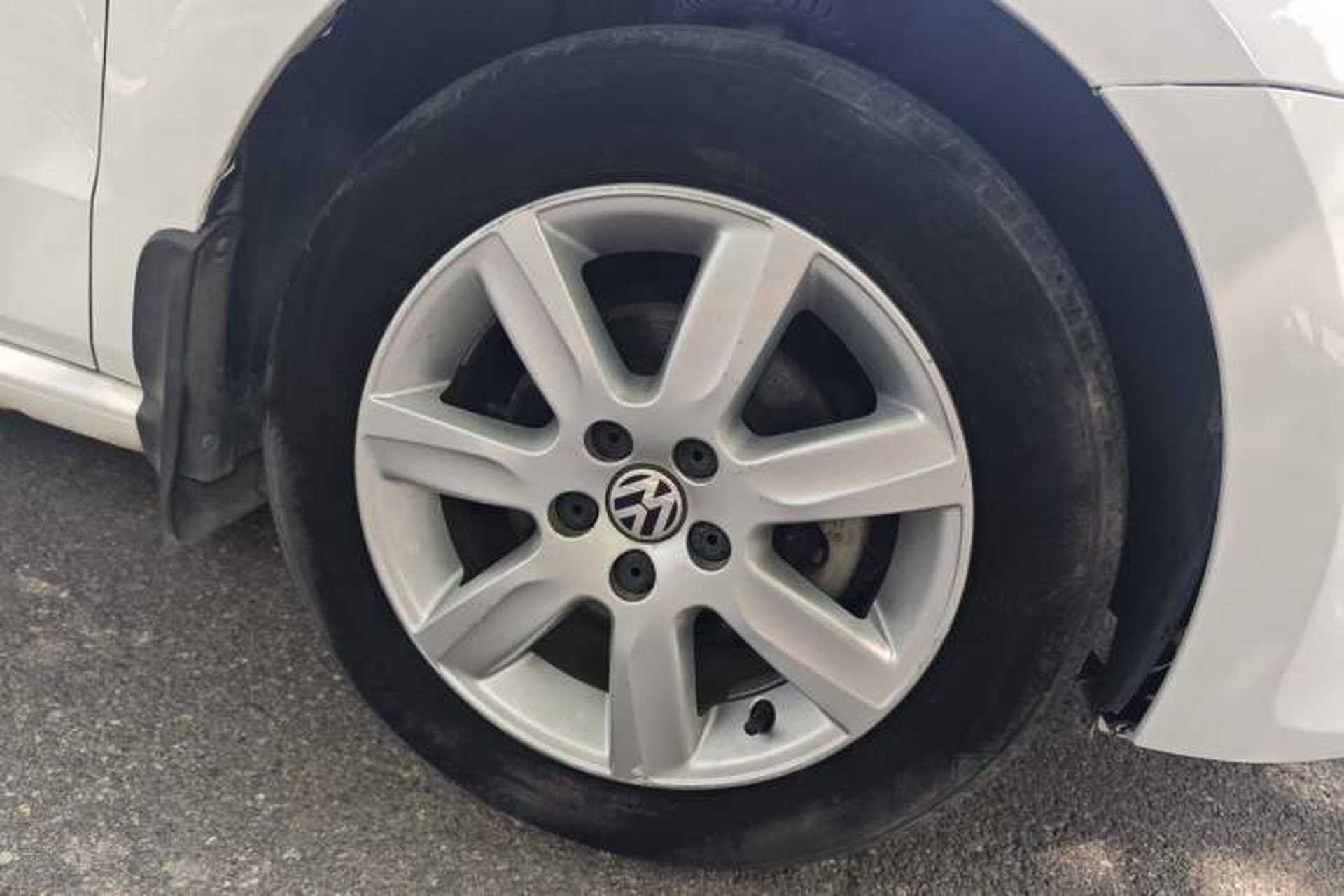 Used Volkswagen Polo 2013 1.6L Automatic Comfort Edition Right Front Wheel Hub