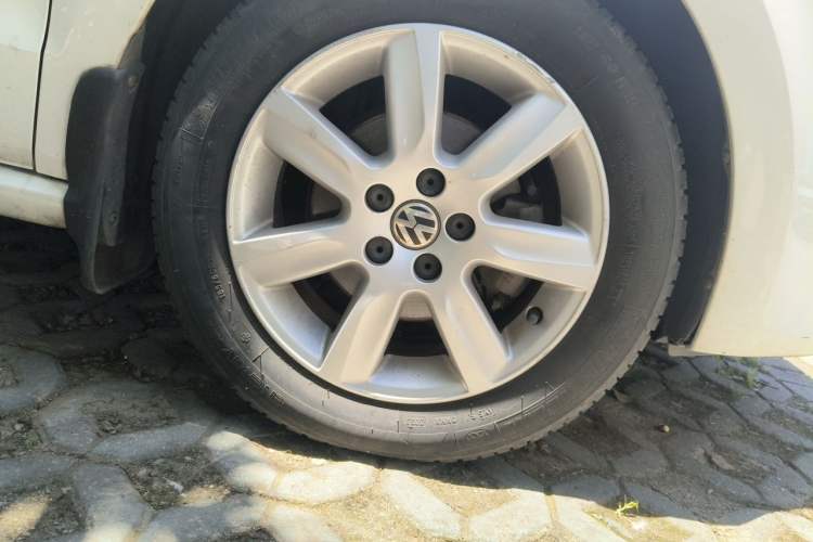 Used Volkswagen Polo 2013 1.6L Manual Comfort Edition Right Front Wheel Hub
