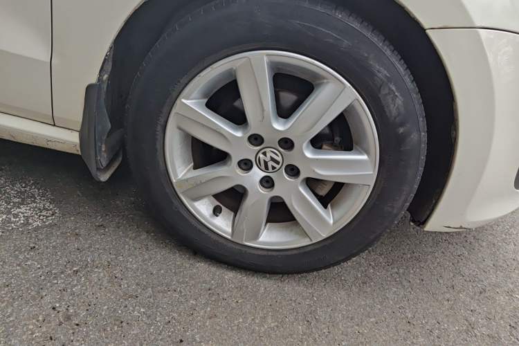 Used Volkswagen Polo 2013 1.6L Manual Comfort Edition Right Front Wheel Hub