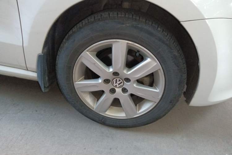 Used Volkswagen Polo 2013 1.4L Manual Comfort Edition Right Front Wheel Hub