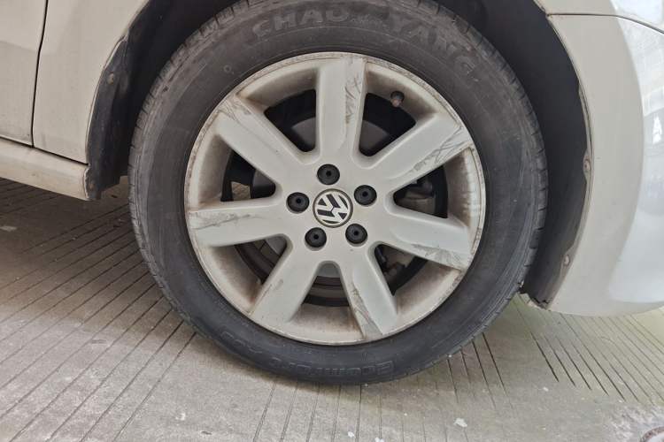 Used Volkswagen Polo 2013 1.6L Automatic Comfort Edition Right Front Wheel Hub