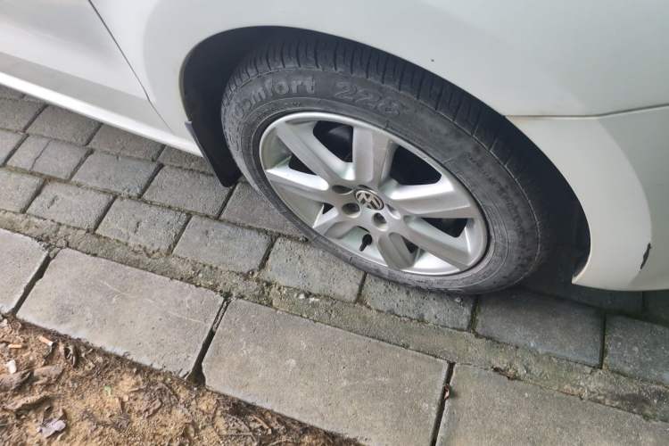 Used Volkswagen Polo 2013 1.4L Manual Comfort Edition Right Front Wheel Hub