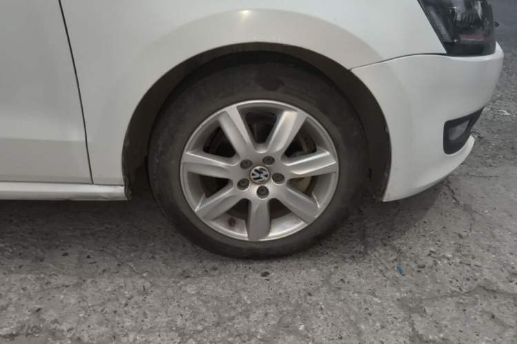 Used Volkswagen Polo 2013 1.4L Automatic Comfort Edition Right Front Wheel Hub