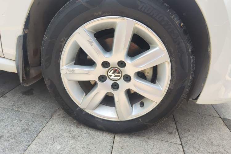 Used Volkswagen Polo 2013 1.6L Automatic Comfort Edition Right Front Wheel Hub