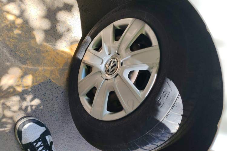 Used Volkswagen Polo 2013 1.4L Manual Fashion Edition Right Front Wheel Hub