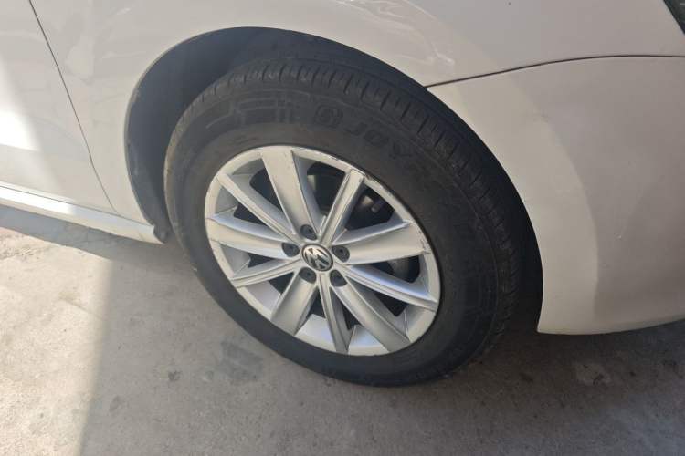Used Volkswagen Polo 2013 1.6L Automatic Luxury Edition Right Front Wheel Hub
