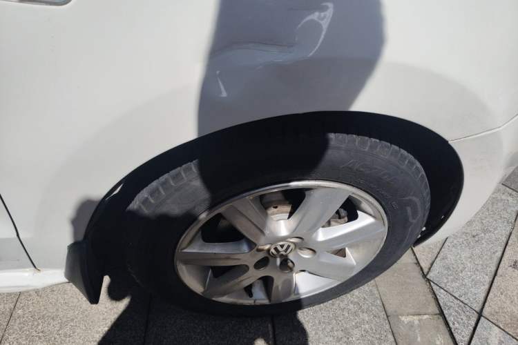 Used Volkswagen Polo 2013 1.4L Automatic Comfort Edition Right Front Wheel Hub