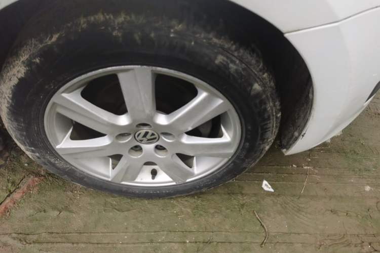 Used Volkswagen Polo 2013 1.6L Manual Comfort Edition Right Front Wheel Hub