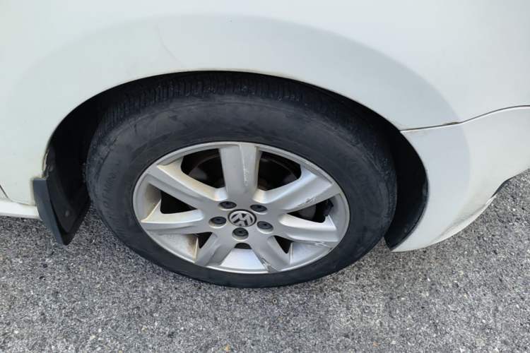 Used Volkswagen Polo 2013 1.6L Automatic Comfort Edition Right Front Wheel Hub