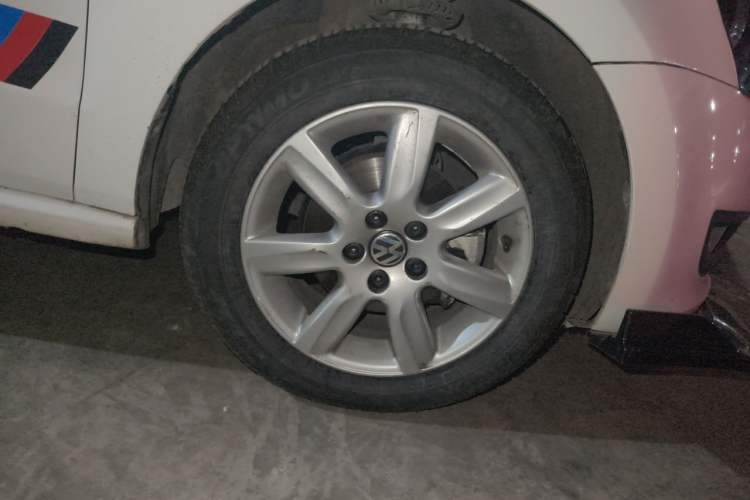 Used Volkswagen Polo 2013 1.6L Automatic Comfort Edition Right Front Wheel Hub