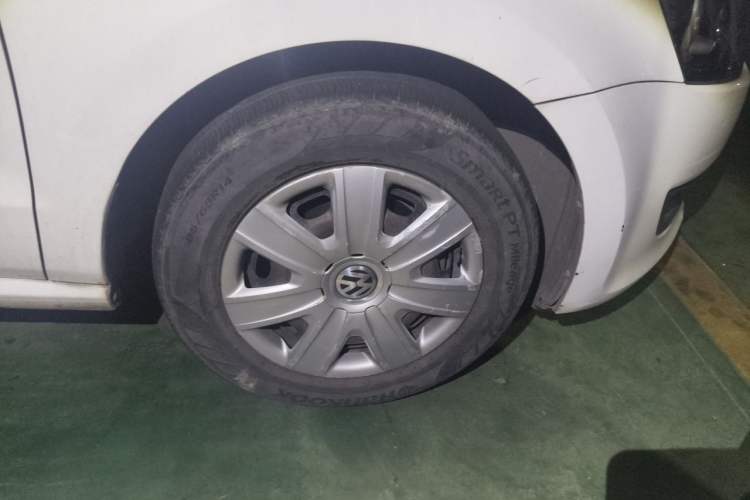 Used Volkswagen Polo 2013 1.4L Manual Fashion Edition Right Front Wheel Hub