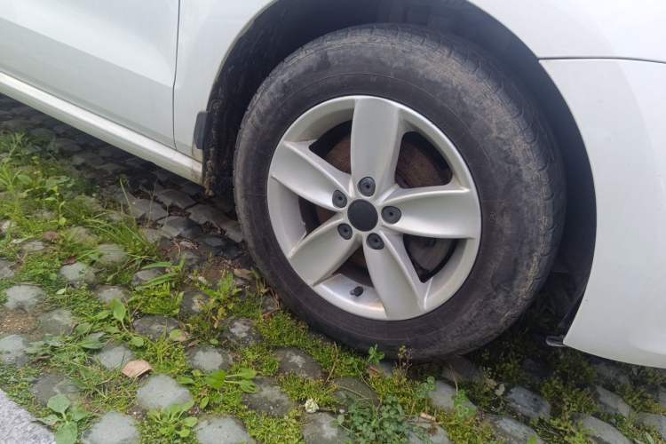 Used Volkswagen Polo 2013 1.4L Manual Fashion Edition Right Front Wheel Hub
