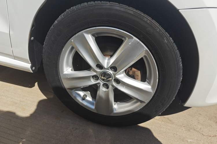 Used Volkswagen Polo 2013 1.6L Automatic Comfort Edition Right Front Wheel Hub