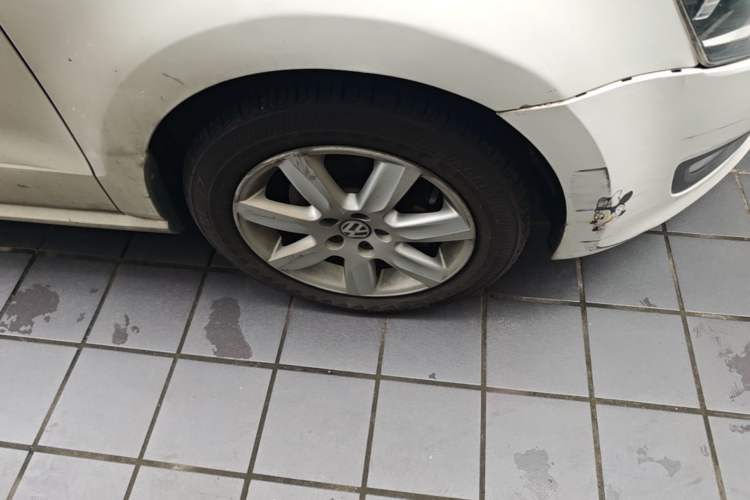 Used Volkswagen Polo 2013 1.6L Automatic Comfort Edition Right Front Wheel Hub