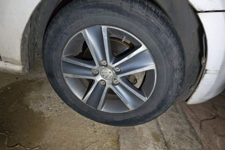 Used Volkswagen Polo 2013 1.4L Manual Fashion Edition Right Front Wheel Hub