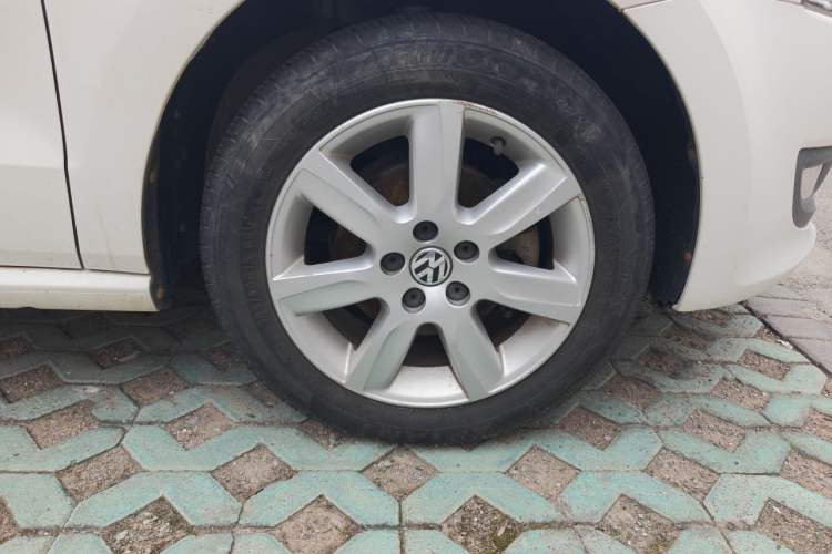 Used Volkswagen Polo 2013 1.4L Manual Comfort Edition Right Front Wheel Hub