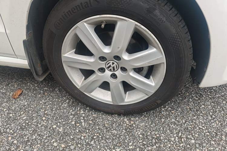 Used Volkswagen Polo 2013 1.6L Automatic Comfort Edition Right Front Wheel Hub