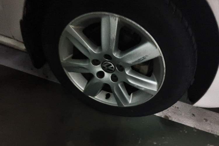 Used Volkswagen Polo 2013 1.6L Automatic Comfort Edition Right Front Wheel Hub