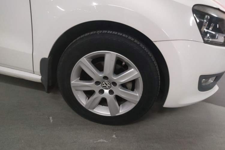 Used Volkswagen Polo 2013 1.6L Manual Comfort Edition Right Front Wheel Hub
