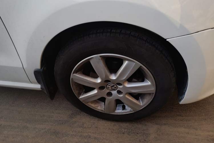 Used Volkswagen Polo 2013 1.4L Manual Comfort Edition Right Front Wheel Hub