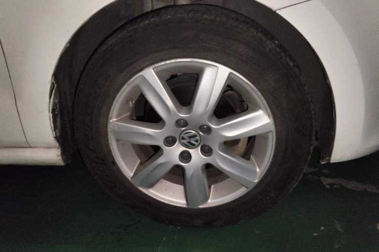 Used Volkswagen Polo 2013 1.6L Automatic Luxury Edition Right Front Wheel Hub