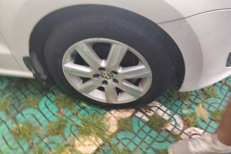 Used Volkswagen Polo 2013 1.4L Automatic Comfort Edition Right Front Wheel Hub