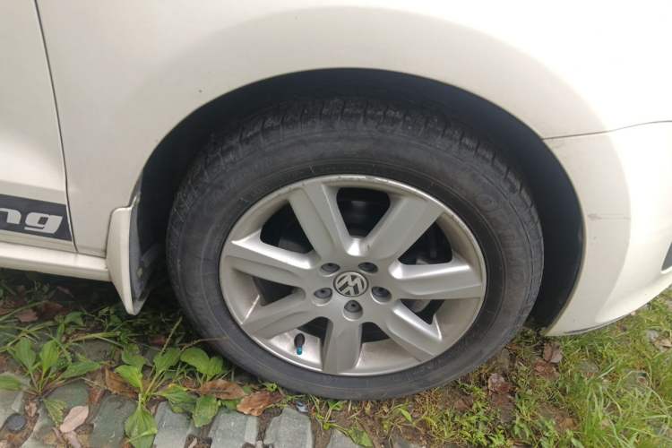Used Volkswagen Polo 2013 1.6L Automatic Comfort Edition Right Front Wheel Hub