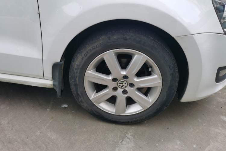 Used Volkswagen Polo 2013 1.6L Manual Comfort Edition Right Front Wheel Hub