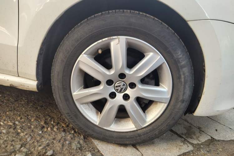 Used Volkswagen Polo 2013 1.4L Manual Comfort Edition Right Front Wheel Hub