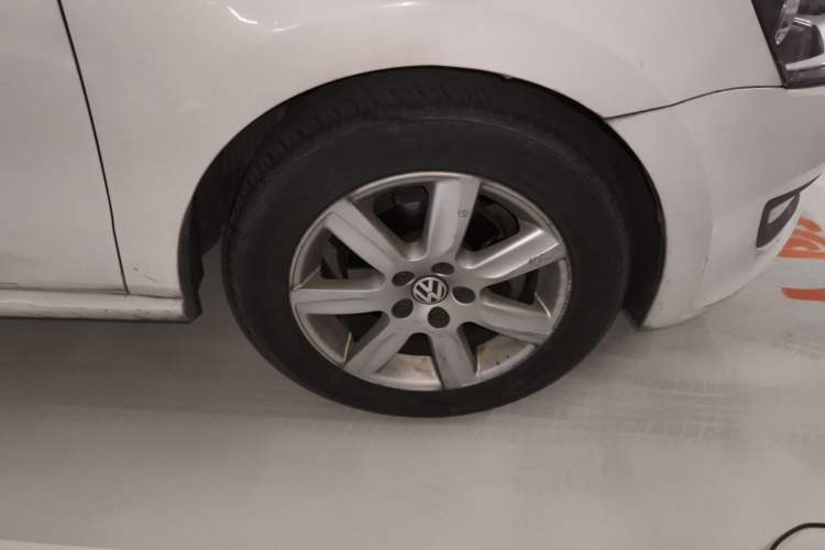 Used Volkswagen Polo 2013 1.6L Automatic Comfort Edition Right Front Wheel Hub