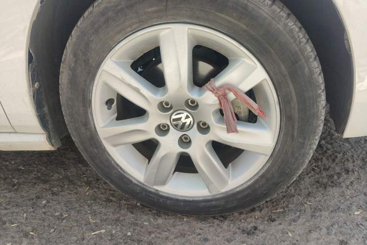 Used Volkswagen Polo 2013 1.6L Automatic Comfort Edition Right Front Wheel Hub